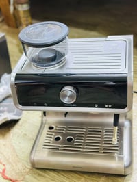 مكينه اسبرسو جديده ما مستعمله للبيع السعر 450وبيهه مجال مكاني بغداد ال...