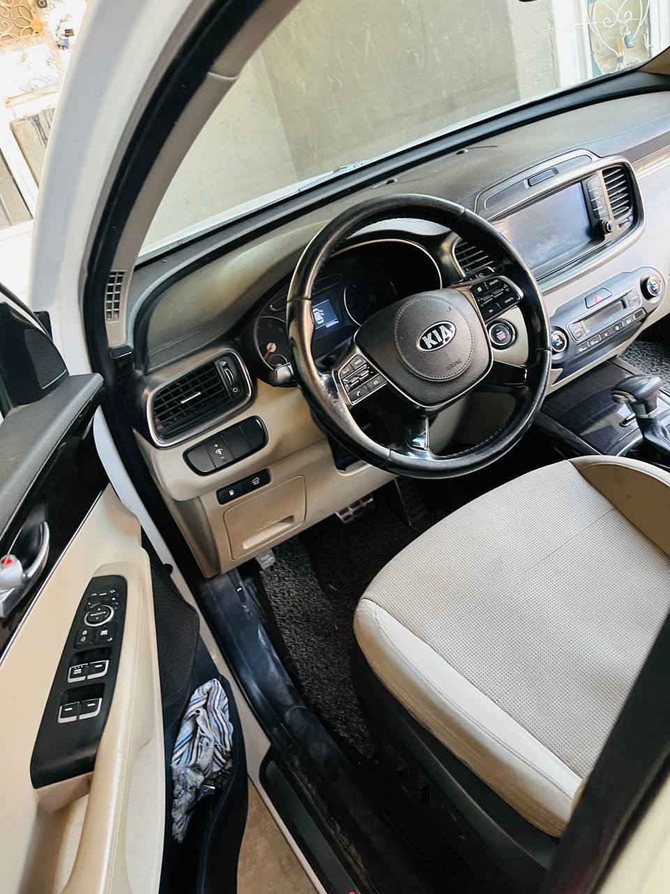 للبيع كيا سونتوا 19 خليجي رقم قادسيه انكليزي بسمي تحويل مباشر مكفوله عدا صبغ بقبق الجنطه مكينه كير تبريد جاهزه 
مواصفات 
6سلندر 
7راكب 
3قطع تبريد
بصمه تشغيل +بصمه ابواب 
تحكم فول 
كامرة
حساسات امامي خلفي 
جنطه كهرباء
مري كهرباء 
 شاشه 
مكان السيارة الديوانيه اي استفسار عن السعر (***********)
