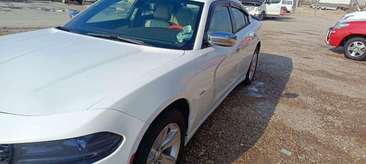 السلام عليكم جارجر  موديل 2016 رقم بغداد مشروع وطني تحويل ثاني يوم سيارة كفالة جاهزة من كل شي مابيهة اي نقص مكينه 3600 تو ويل  السعر شدتين اخوان مكلف بالنشر رقم صاحب السيارة ***********
