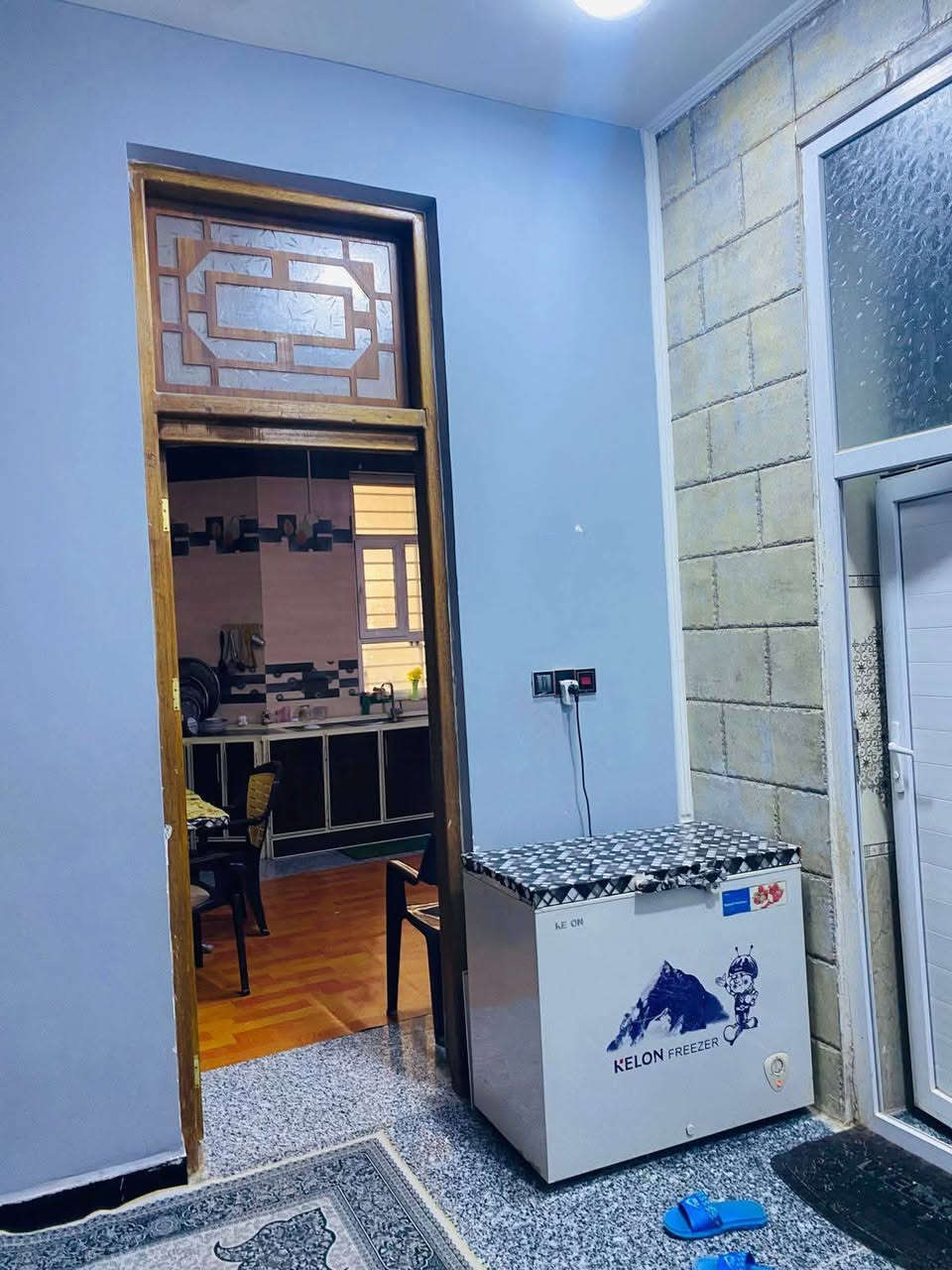 للبيع

بيت ٢١٩م  طابق واحد

بناء حديث كونكريت مسلح.

يقع منطقة جوازات في دور نزاهه.

يحتوي على غرفتين وصاله ومطبخ وصحيات داخليه وخارجيه واستقبال.

موبايل للاستفسار ***********
