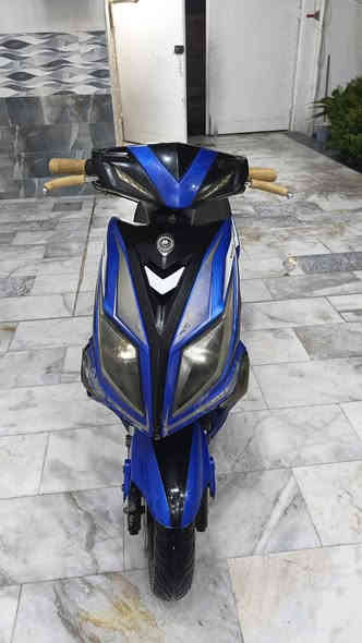 للبيع سعره ٣٠٠ مكان رمادي حي ملعب ***********
