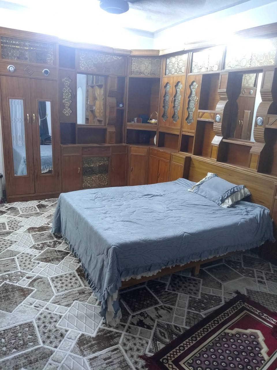 السلام عليكم

غرفة نوم للبيع مال عزابي مو مال متزوج وتعرفون بعد غرفة العزابي تبقى نظيفة ومرتبة

التصوير ظالمها خطية بالحقيقة أحلى يعني تعال شوفها شوفة شرعية وإذا ما عجبتك تشرب عصيرك وتروح

أريدها  ب850 وإذا صرت تبجي وتلح عليّ وتكلي ما عندي وواكع من فوك السطح ميخالف خطية أشوفك بيها شوية

يعني الحچي بيناتنه أريد بيها 800 والـ50 مال عَمْلة

وكل الهلا


**إذا كنت صاحب هذا الإعلان وتريد حذفه لأي سبب، رجاءا أرسل رسالة إلى الدعم الفني**
