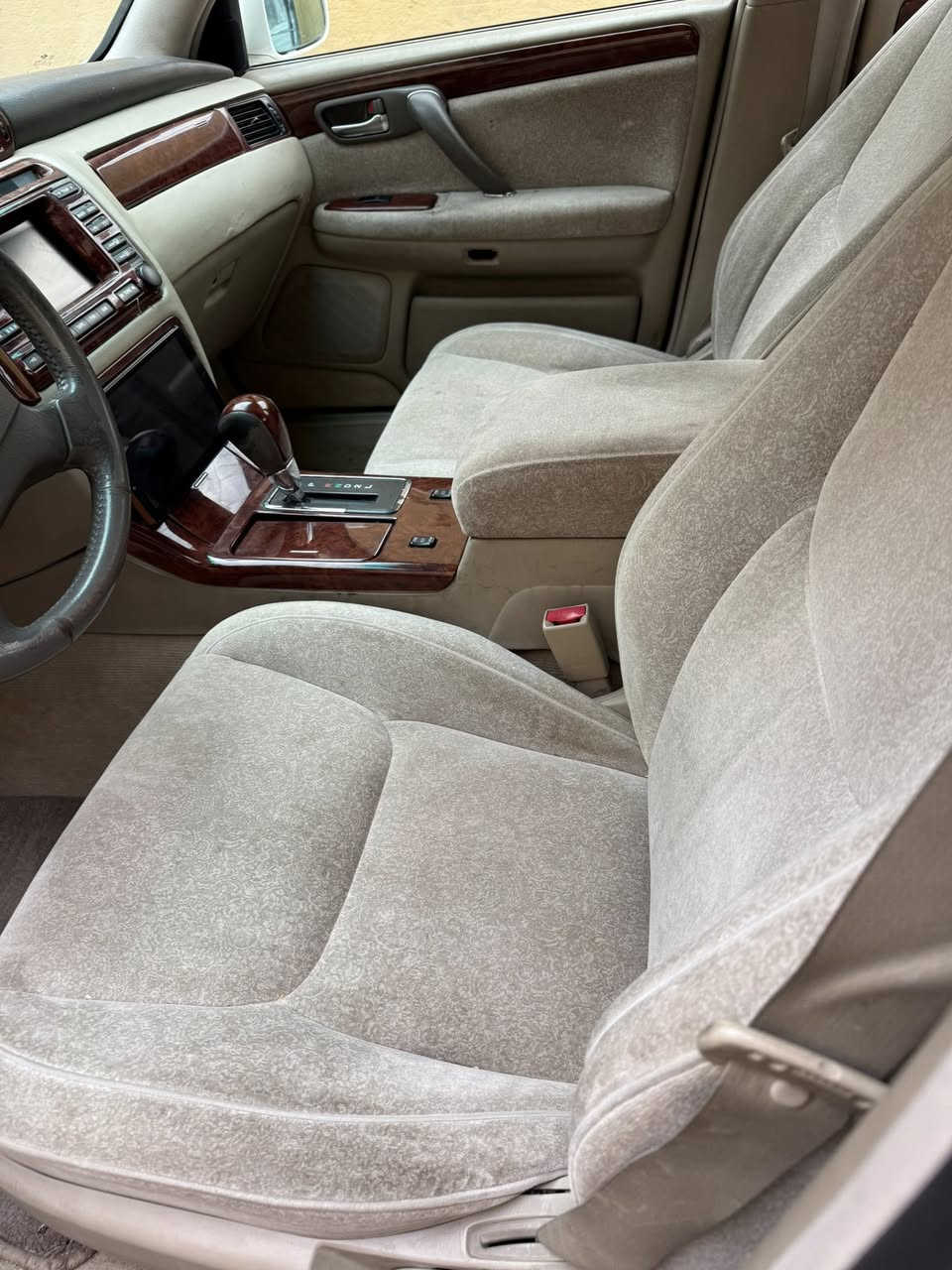 سلام عليكم ملكه  أدوات  دكمتين فتحه  كرستال آصال  كفاله من  الكص وضربه  أدوات  ديفور صغير  سياره جاهزه    كله جاهزه تبريد حداده سعر 63 وبيه مجال قليل  المكان بصره ***********
