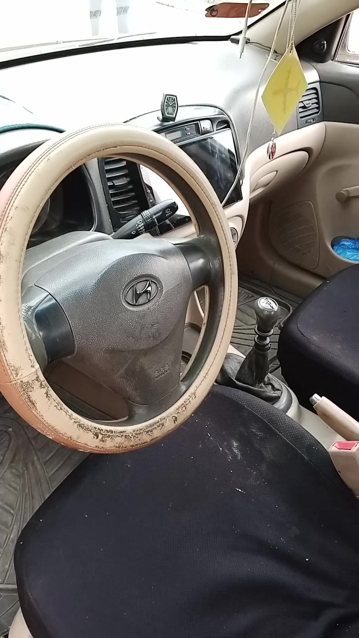 عندي السياره للبيع تكسي اكسنت سعرها على الخاص وهي مصفره وغرامات مصفره صاحب الشرعي بذاك الجانب الاتصال على هذا الرقم***********
***********
