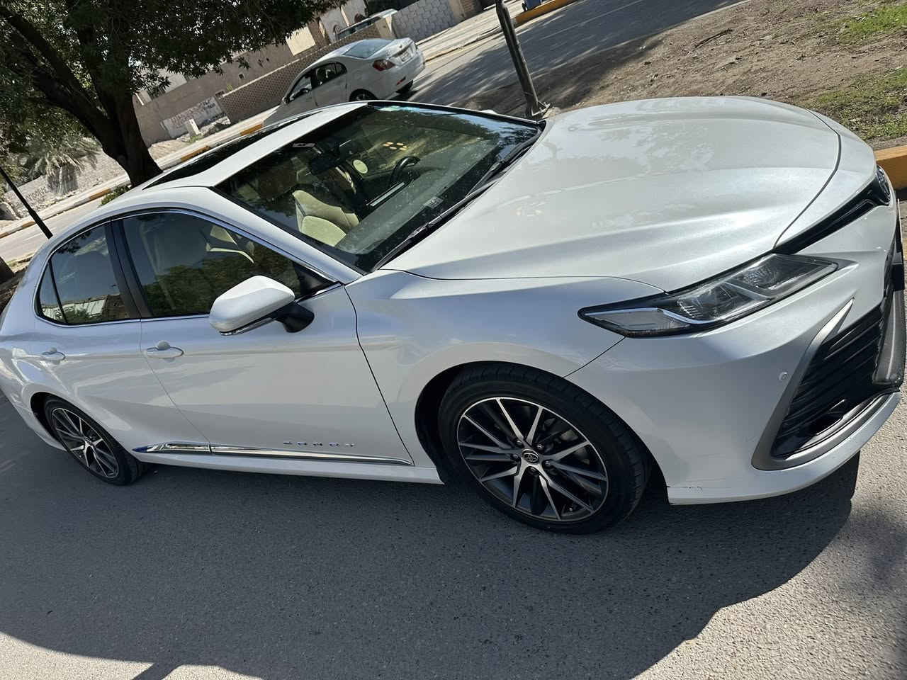 سلام عليكم
كامري 24 هايبرد GLE وكالة عبد اللطيف 

كفاله عااامه من دعاميه للدعاميه 

 ولا صبغ 

مواصفات 

تشغيل بصمه 

تحكم ستيراً

فتحة سقف  

حساس امامي خالفي 

 برده كهرباء 

تبريد امامي خلفي 

كلشي بيه عالبلاد 

السعر240 وبي مجال بسيط 

بغداد حي الجامعه  

هـ ***********
