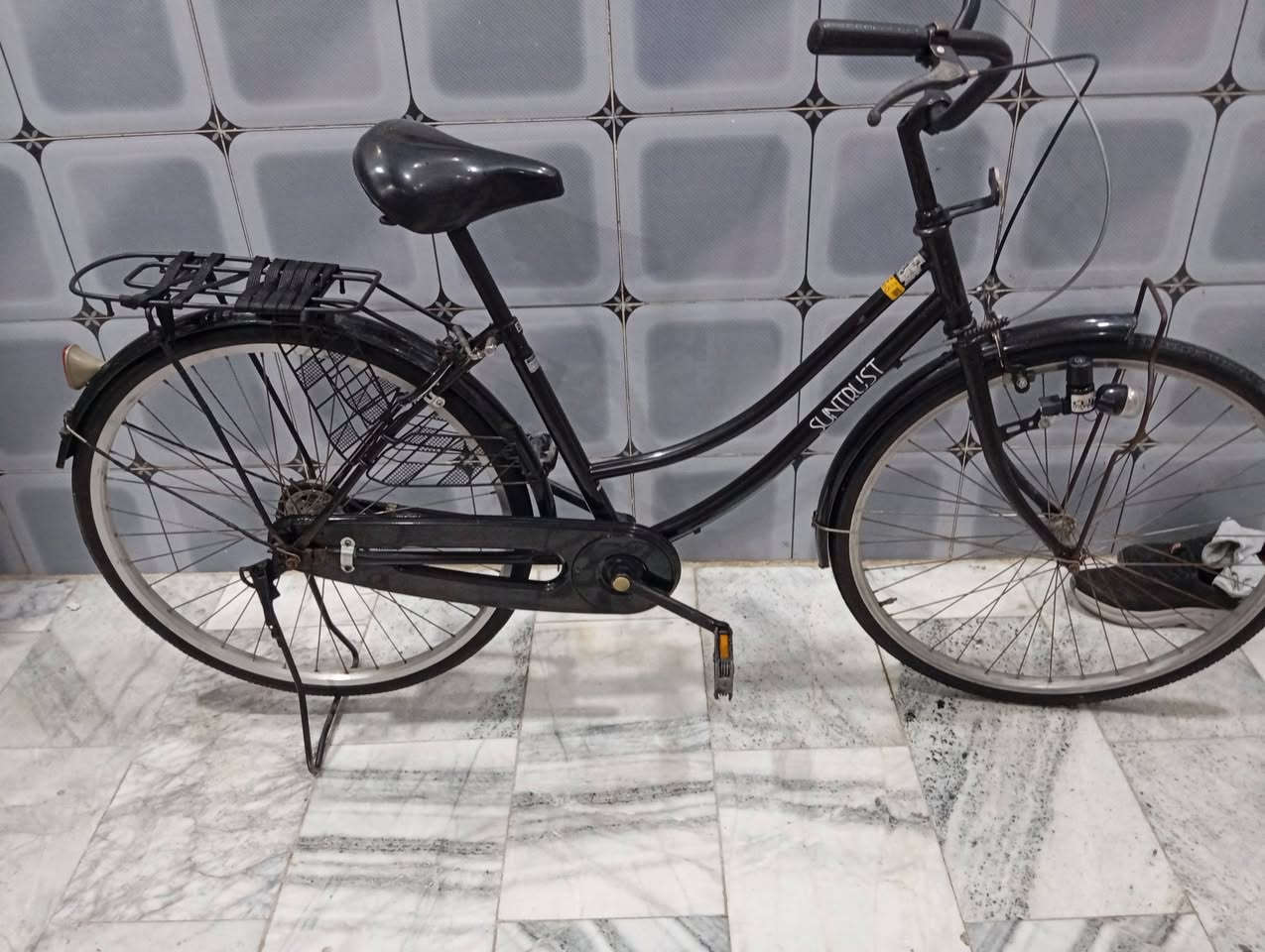 سلام عليكم بايسكل للبيع نضيف مال حاويه السعر85وبي مجال مكاني ناصريه مركز قرب مدينة الماءيه رقمي للتواصل ***********
