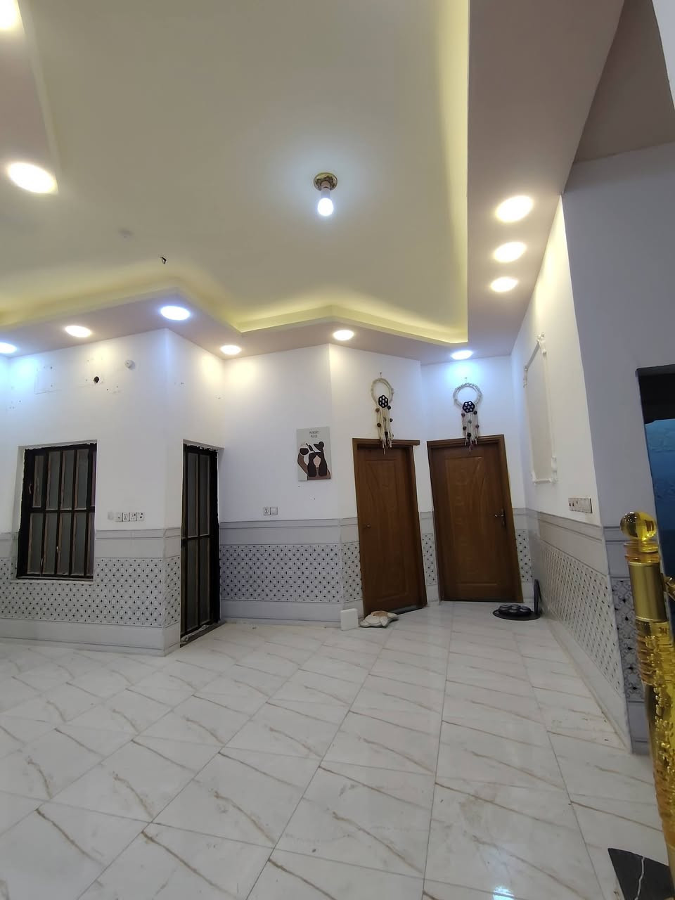 ياالله يتوفر دارس سكن موقع كلش حلو شقل درجه اوله امانه 
#المساحه ٢٠٠ متر
يتكون من #غرفتين منام #وصاله #وديوان #ومطبخ #وصحيات داخليه وخارجيه
#وكراج سياره وحديقه واسعه
وكافه الخدمات متوفره يمك
#العنوان البصره ابي الخصيب الصنكر
٥٠٠ متر عن السايدين السياحي
#السعر ١٢٠ مليون قابل للتفاوض
#للاستفسار اكثر اتصل ***********
