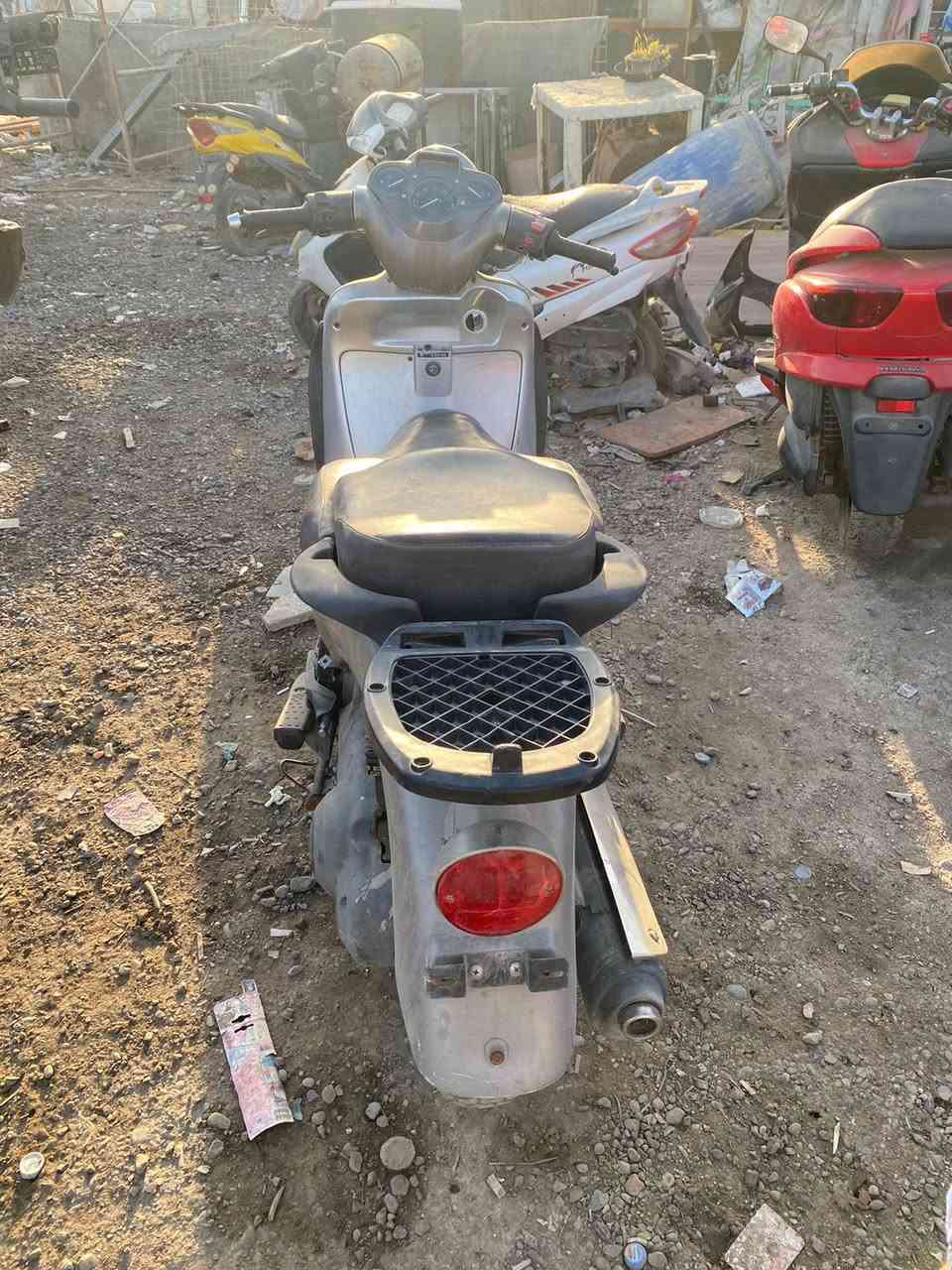 دراجه ايطاليه شغاله بس متروكه أبيعه عله وضعه غراضه موجوده ب ٦٠٠ و بيه مجال ***********
