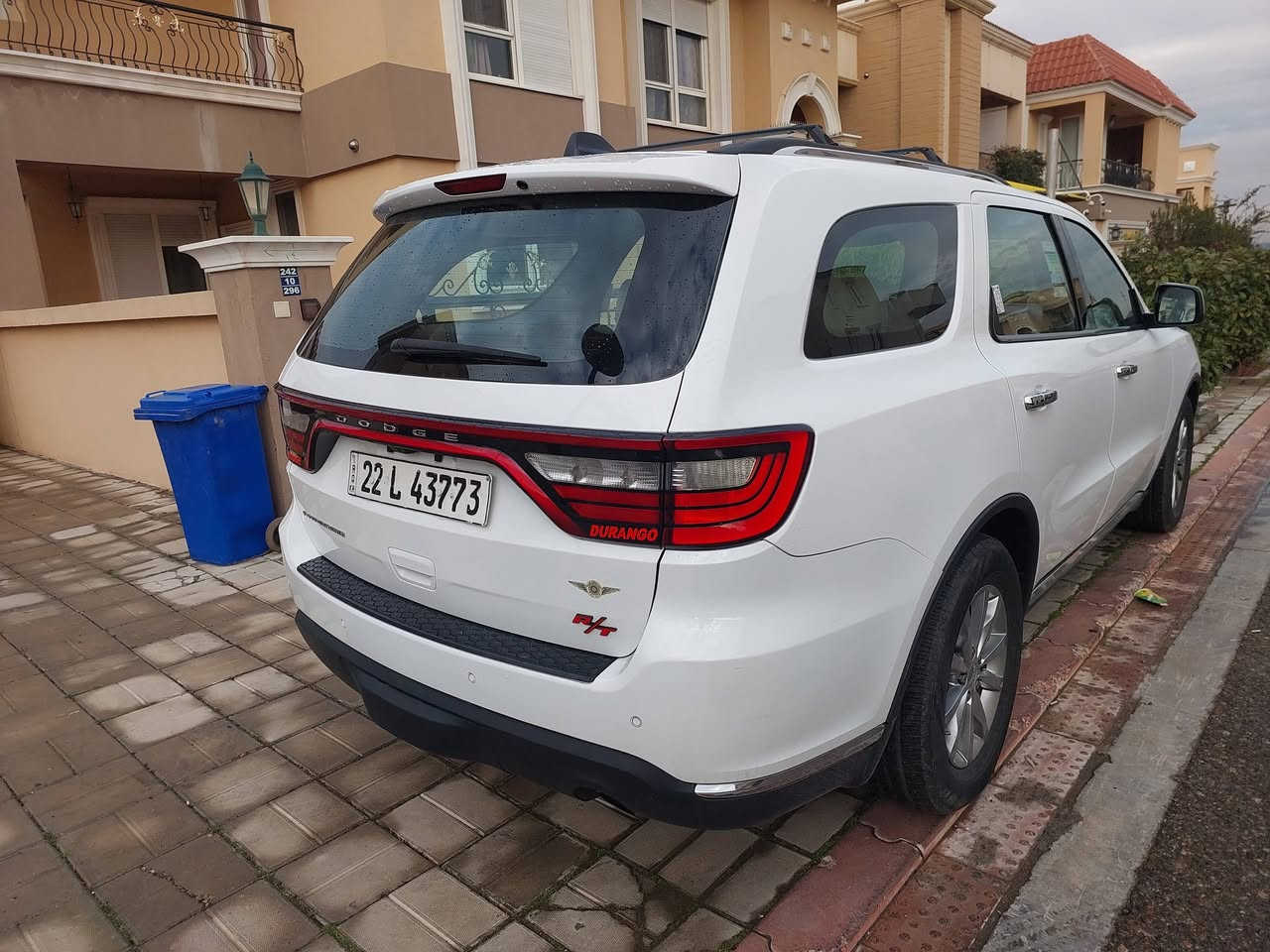 دوج دورنكو خليجي وكالة ٢٠١٨ ماشية ٩٥ الف كيلو السيارة بأسمي جاهزة من كلشي هزة ١٠٠% وسنوية جديدة السيارة كلش نظيفة وعلى ايدي 
كلين تايتل 
المواصفات
سقف سلايد
تشغيل عن بعد 
٣ كير (ستيرن وعادي و اوتوماتيك)
كشن كهرباء
فول تحكم ستيرن والمواصفات المعروفة بل sxt
السعر ٢٦٣ ورقة ومجال بسيط
مكان السيارة اربيل
***********
