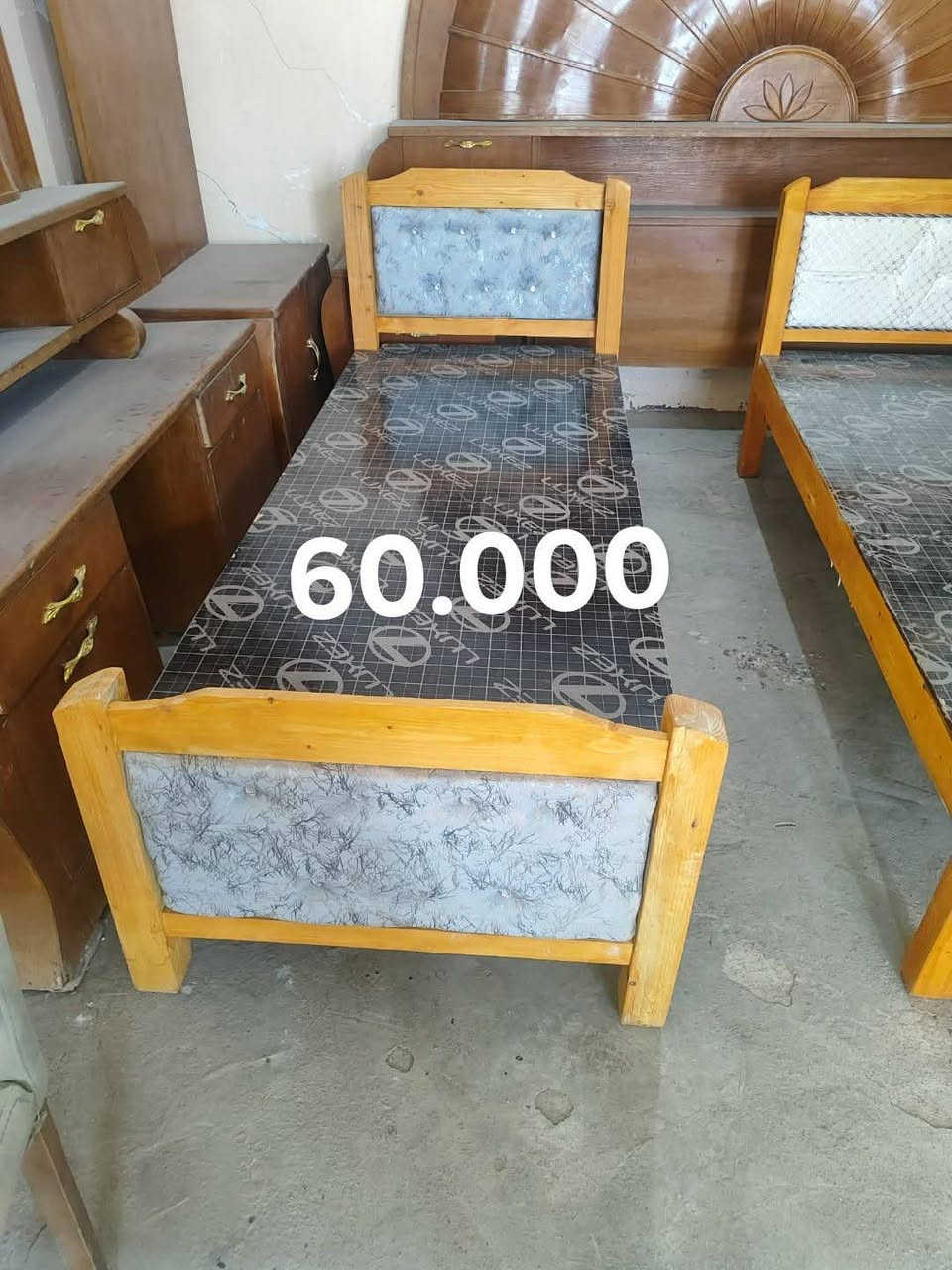 السلام عليكم مسؤاك جديد من مجمع ليث ال سطام
تخت ابو النفر نوعيتين اب 55واب 60
للإستفسار الاتصال ***********
