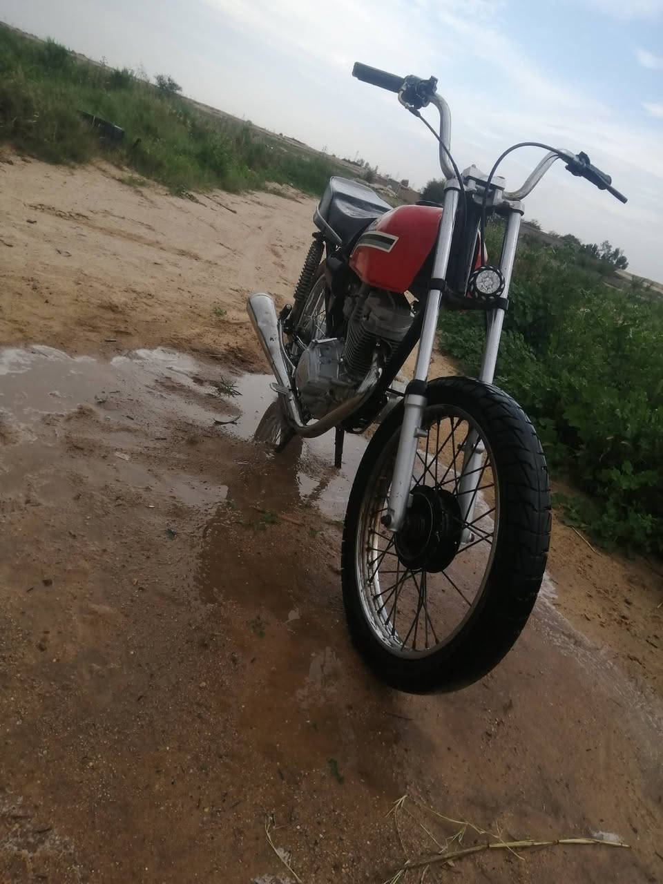 سلام عليكم دراجه البيع موديل 2019كلك كلك يعني بدون وراق دراجه لا تبخير ولا تنقيص محركه تايكر شلعه كلش حلوه مالته محرك ما مفتوح سعر 275وبيه مجال مكان طريق كربلاء نجف عمود 977 رقمي *********** مراسله هم موجود
