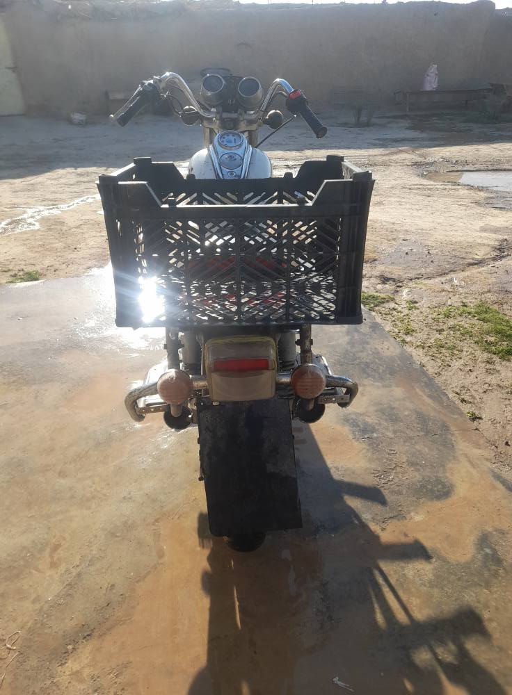 يالله توكنه على رزقك يارب: اسلام عليكم  دراجه جني موديل 10 دراجه شغاله خير من الله شلعه ومعدل بس نقص ابريك خلفي القبق ول بانزات طكت عندي ومابدلت وصجمات سلف وبس اصجمات اسلف موجودات بس انته شدهن  وكل نقص مابيه كهربايات كله شغاله مكان ديالى كنعان سيسبانه اسعر (200)وبيه مجال بدون اوراق كفاله عامه /***********
