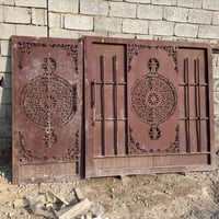 باب للبيع قياس مترين من الحايط لل حائط مترين و ٩٠ معروضه ب ١٦٠ وبيها م...