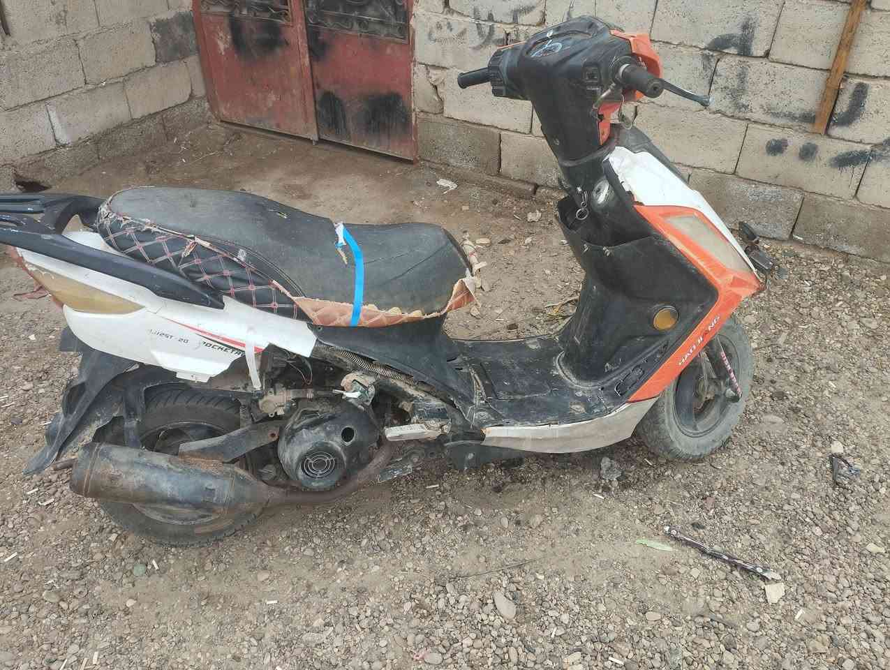 السلام عليكم دراجه رص للبيع محرك ياباني دراجه ناقصه بس كفر كهربائيات كله شغاله بس الصلف نوبات يخربط ميشغل شغاله هندر السعر 150هه‍ ***********
