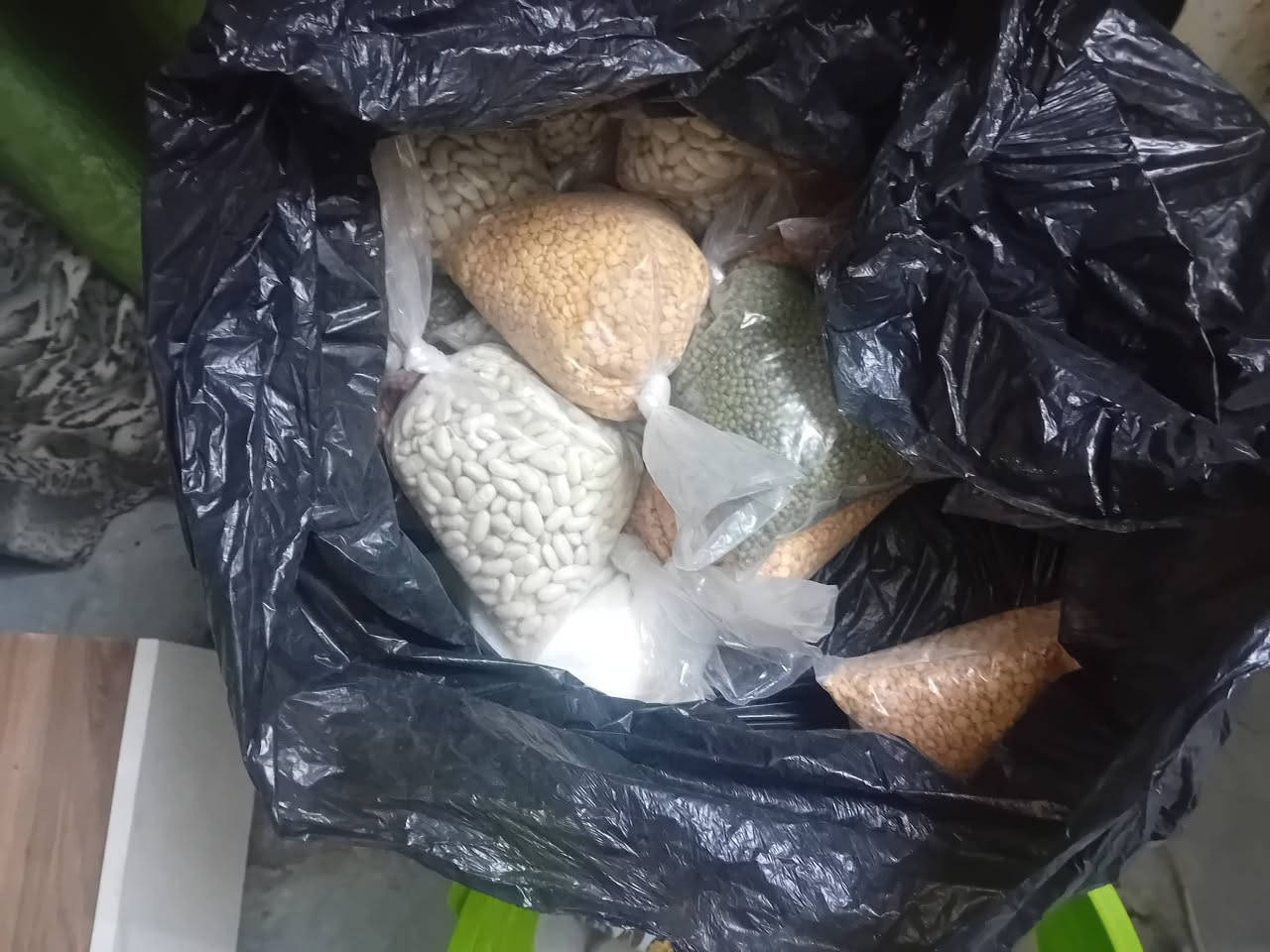 السلام عليكم بضاعه استندر سوق للبيع مكاني حي الجهاد بغداد للستفسار الرقم ***********
