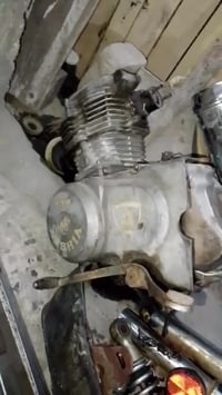 لبيع دراجه كلك مع الغراض مال دراجه مكينه  ودبلات جدام  تانكي  كشن  مال...