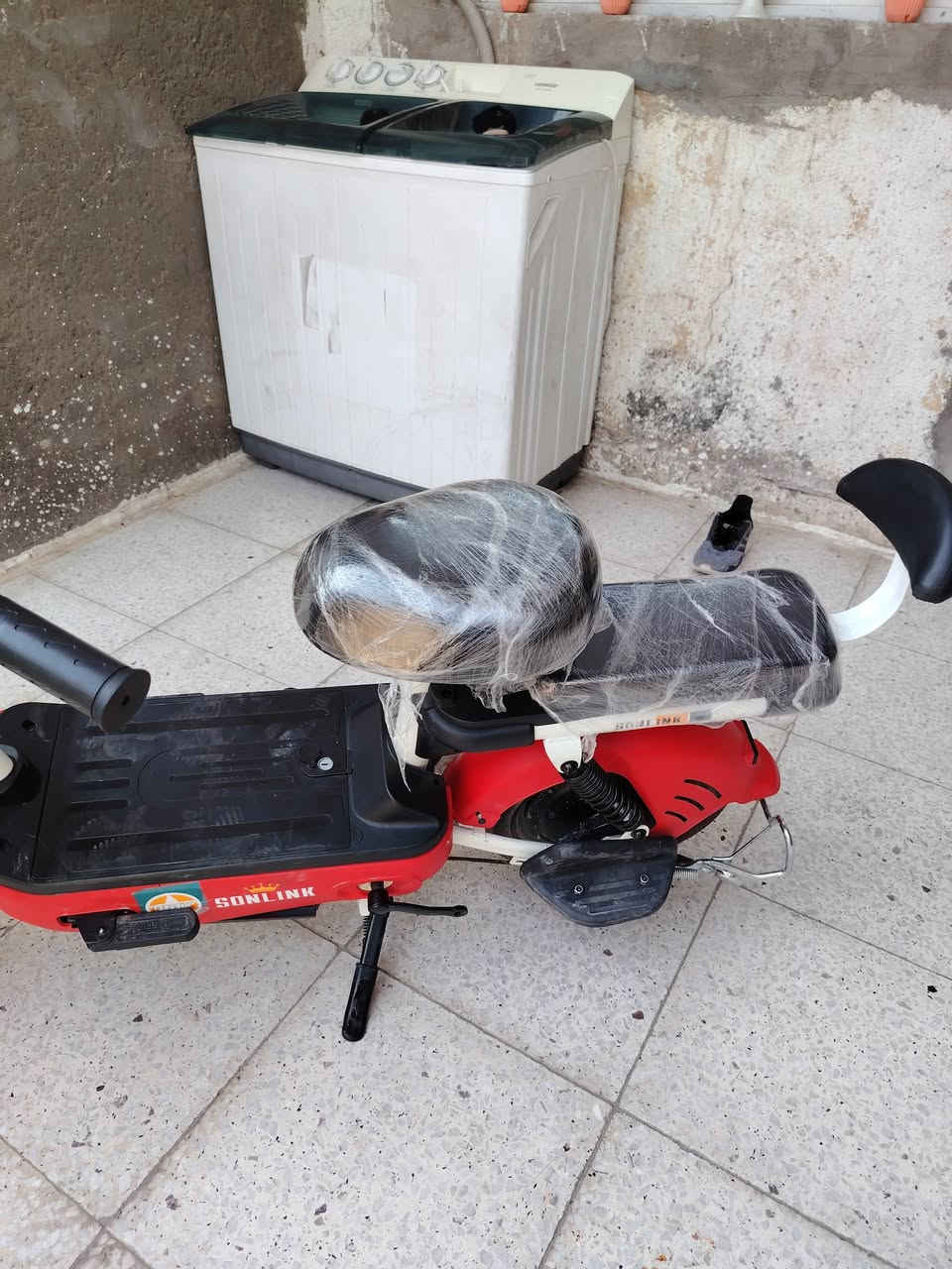 دراجه شحن للبيع مستخدمه ايام جديده سعره 300 قفل رقم الهاتف ***********
