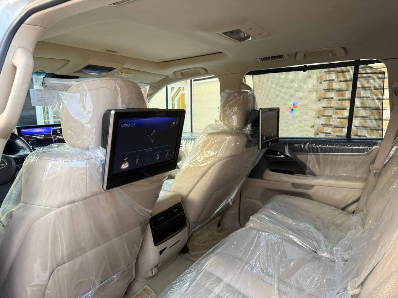 للبيع او المراوس LX_5.7 لكزز موديل 2016 رقم اربيل  هزه وسنويه لغايه 31 تحويل ثاني يوم مكفوله كفاله عامه من الضربه والصبغ والتبديل والبارد وشخط ماشيه 88 الف حقيقي فول مواصفات 1/1 تخم تاير اصلي ياباني حداديه جديده مكينه وكير شرط السياره جديده بمعنى الكلمه استخدام شخصي السعر 6 شدات وبيه مجال ***********
