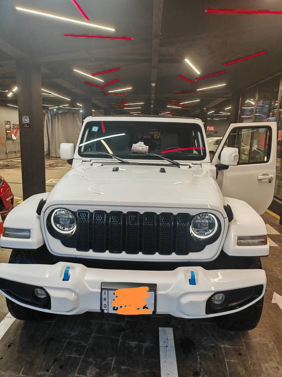 السلام عليكم 
للبيع 
جيب رانكلر موديل ٢٠٢٤ 4xe
محرك 4 سلندر ثلاث انظمة قيادة 
السيارة 375 حصان

ماشيه 34 الف كيلوا 

فول الفول للأخير سوميت اعلى فئه 
كشنات جلد رصاصي
كشنات كهرباء 
كشنات تدفئه
سترين تدفئه
كاميرا اماميه
زراك كاميرا 
كاميرا خلفيه
مرايه وسطيه اوتودم 
رادار حانبي 
رادار خلفي 
رادار امامي
سياقة ذاتيه 
بريك طوارئ تلقائي
كشافات اماميه 
ليد كل الانارة اللي بالسيارة 
ايرباك عدد ٦ 
نظام صوت Alpine 
امبليفاير بالجنطة بيها صوت كلش قوي 
شاشة كبيرة بيها كل اعدادات السيارة 
بيها نظام Alexa 
السقف سلايد كهرباء 
السيارة فول للاخير وقليل تجي هيج مواصفات 
 حادثها كلش خفيف بدون ايرباك بدون دواخل 
ومرفق صور الحادث
رقم بغداد بأسمي
هزه جديده شهر ال12 /2025

مكاني السيارة بغداد/اليرموك 
سعر السيارة 28.5 الف دولار وبيه مجال بسيط

هذا رقم تليفوني
*********** 
بي واتس اب
