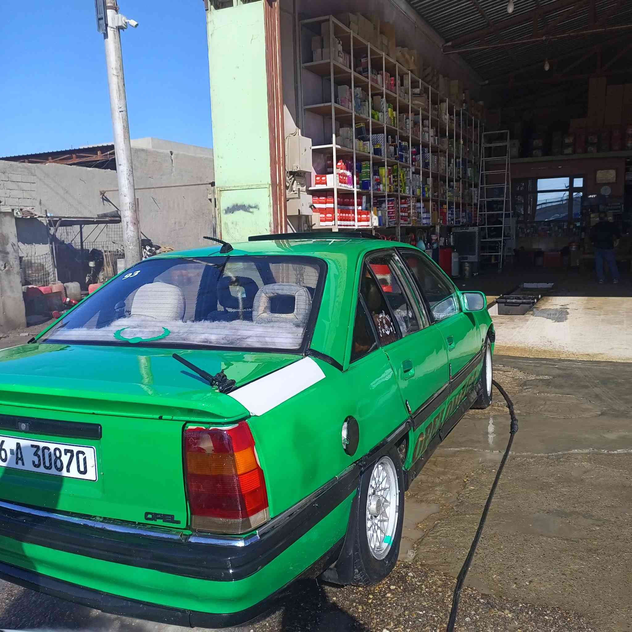 سلام عليكم ورحمة الله وبركاته
اوبل اوميكا للببع. ***********
سعر 26بي مجال 
شرط تحويل سنويه رقم جديد لل28

موديل السياره92 
السياره 
 محرك كير شرط جديد 
اكلج  شرط جديد 
صدر امامي خلفي شرط فحص جديد 
اكسل شرط 
تخم تاير مضبوط 
مابيه شي عطلان
كهرباء  شغاله
مكان السيارت كركوك
