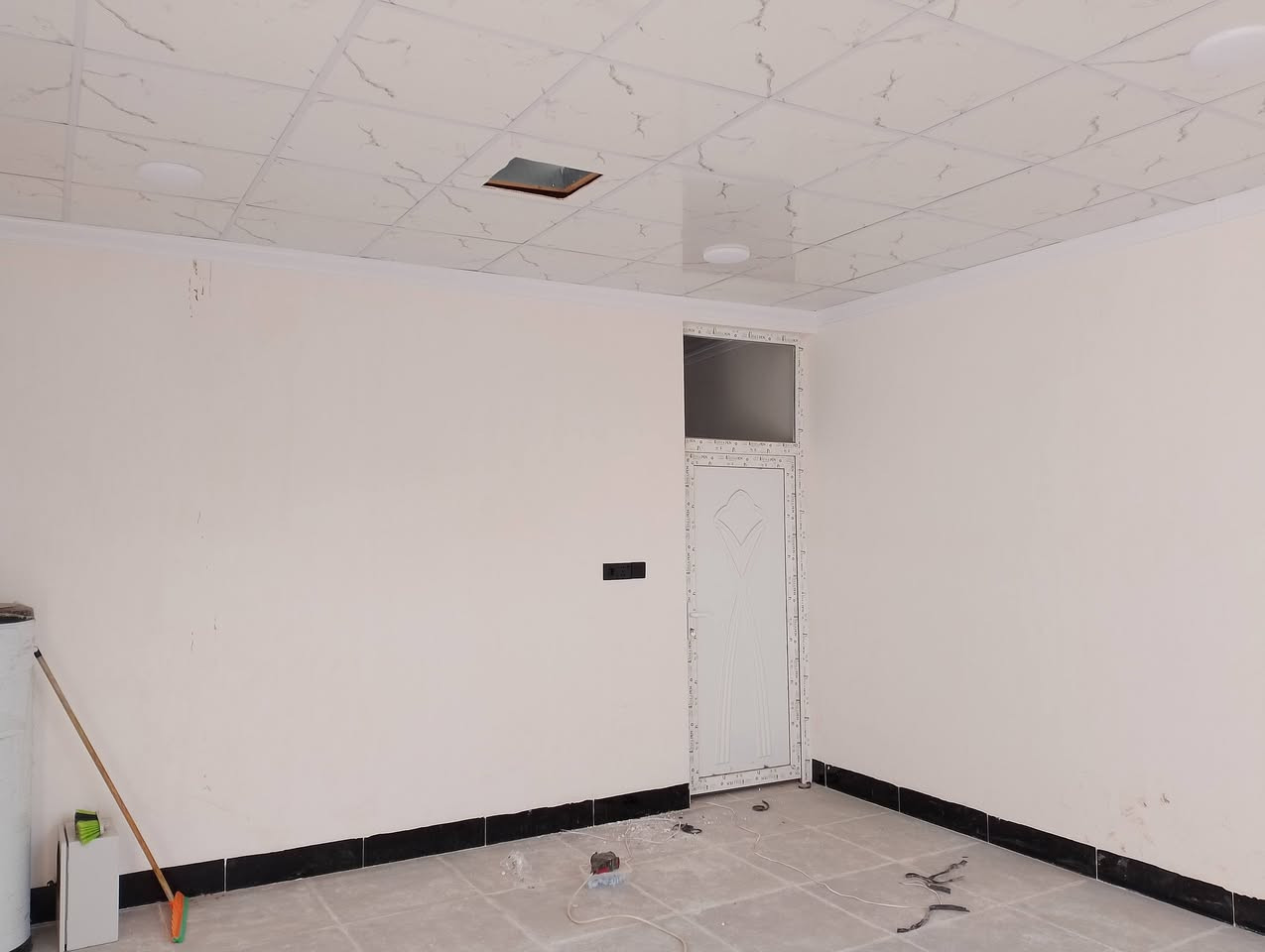 اعلان 
دار للبيع  بيع مستعجل  
مساحه  100متر  حي العسكري  الزراعي فرع الثالث
بناء صفر  نظام دكت  
السعر 35 مليون   مع المجال  
للاستفسار  ***********
