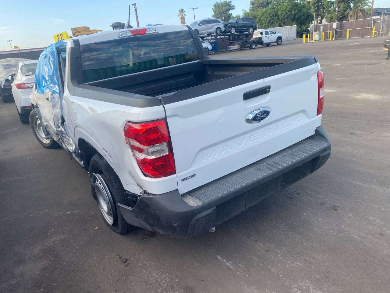 السلام عليكم 
للبيع فقط 
فورد مافرك هايبرد موديل 2024 XLT ماشيه 16 الف ميل السيارة حاليا ام قصر 3 توصل ام قصر السعر 100 وبيها مجال بسيط للشراي 
***********
