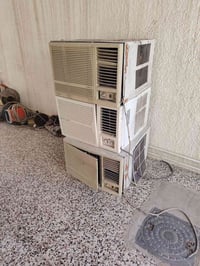 من رخصه مدير الكروب مكيفات طنين عدد ٣ شغالات للبيع سعر الواحد  ٢٥٠ الع...