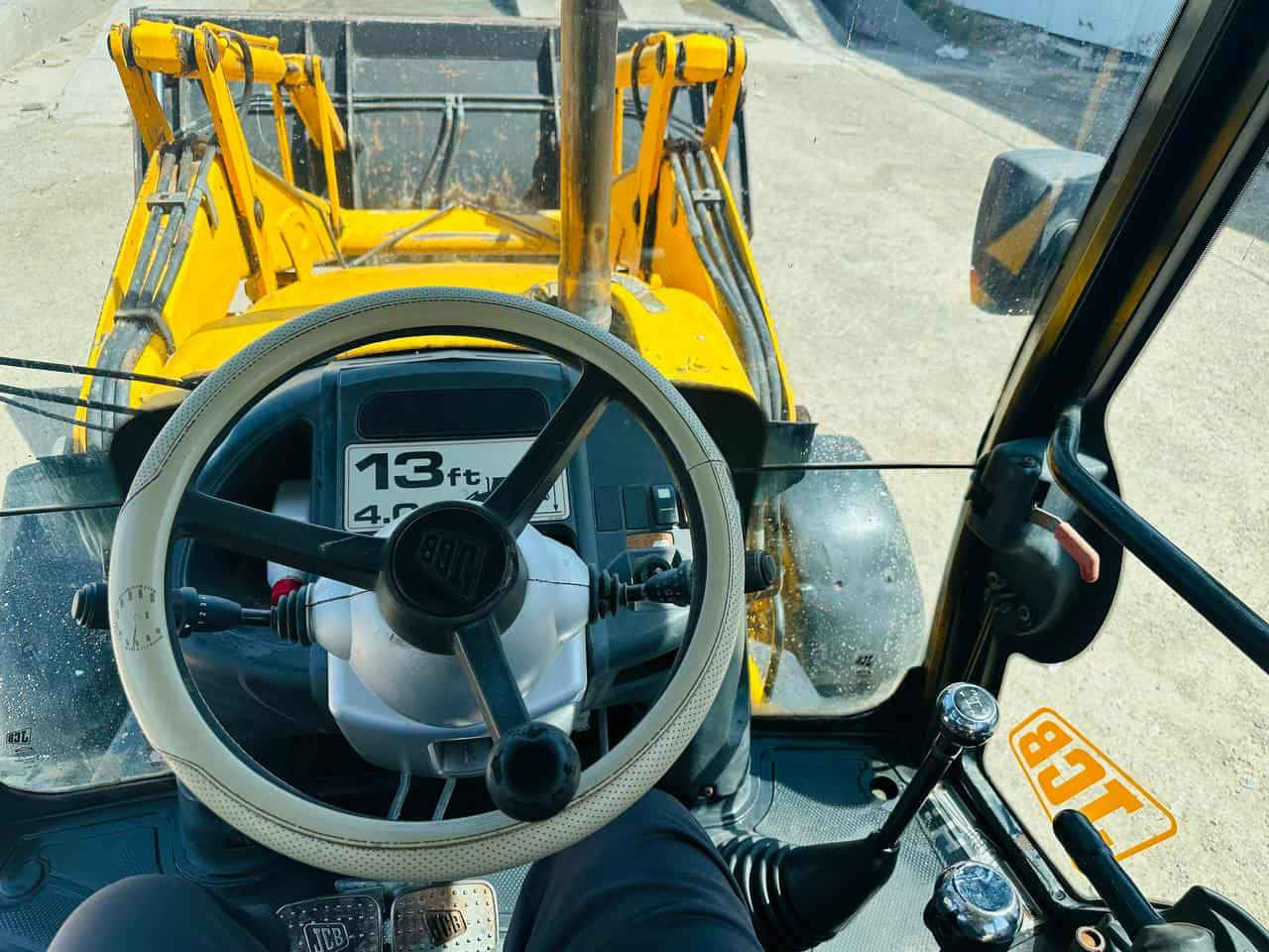 سلام عليكم جيسي مديل 2006 جاهزه رقم دهوك انكليزي باسمي السعر 340$وبيه مجال  المكان بابل ***********
