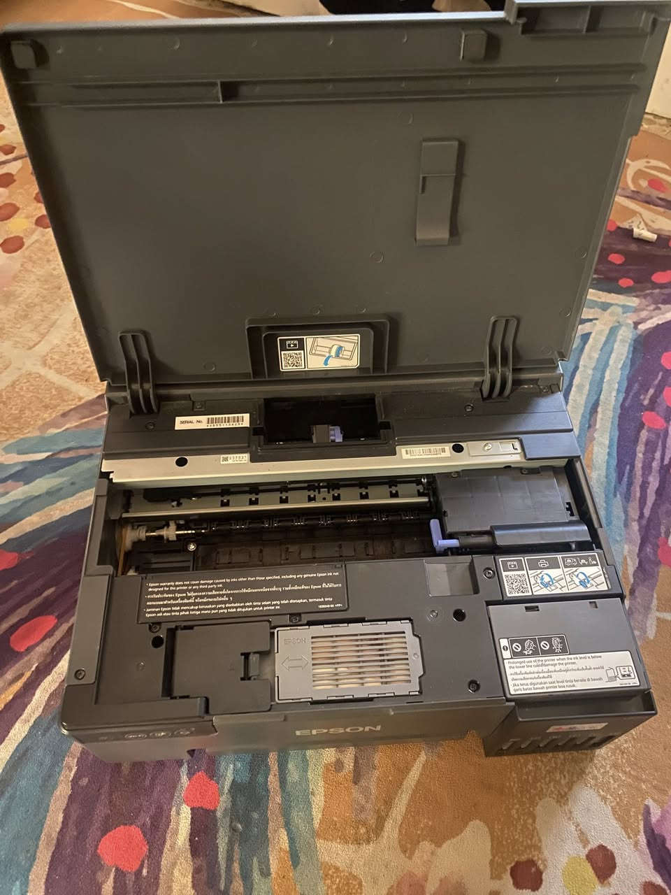 طابعة  Epson EcoTank L8050￼ للبيع
بحالة ممتازة جداً واستخدام خفيف، تعتبر شبه جديدة 🌟
مكفولة كفالة عامة، وياها الكارتونة الأصلية كاملة، وتستخدم حبر حراري للطباعة بجودة عالية وألوان واضحة جداً.

المواصفات:

* طباعة صور وألوان احترافية بدقة عالية
* نظام EcoTank اقتصادي بدون كارتريدج
* 6 ألوان لطباعة أدق وأنقى
* تدعم الطباعة اللاسلكية Wi-Fi و Wi-Fi Direct
* تدعم الطباعة من الموبايل بسهولة
* طباعة على ورق الصور وCD/DVD
* سرعة طباعة ممتازة
* دقة طباعة تصل إلى 5760×1440 DPI
* حجم A4
* مناسبة للمكاتب، الطلاب، وأصحاب المشاريع والطباعة الحرارية  

الطابعة نظيفة جداً وما مطبوعة هواي، جاهزة للشغل مباشرة 👍 
سعر :375 وبيه مجال بسيط
رقم الهاتف : ***********
