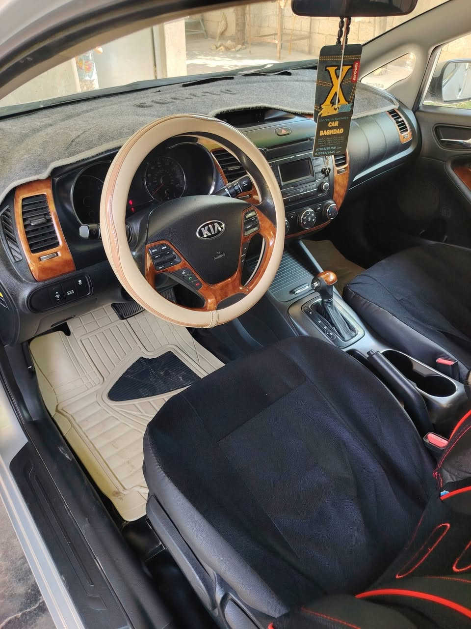 فورتي موديل ٢٠١٥ مال بيت بيها ملاحضات بسيطه السعر  ١٠٨ وبيها مجال متواجد على فيس .


**إذا كنت صاحب هذا الإعلان وتريد حذفه لأي سبب، رجاءا أرسل رسالة إلى الدعم الفني**