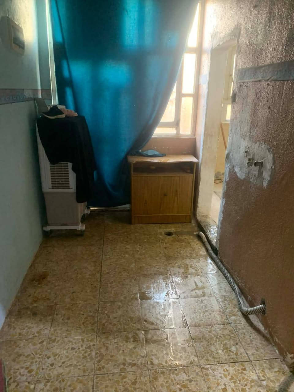 ***********
بيت ٥٠ متر بحي النداء منطقة ال ٥٩ بصف الركن  البناء عكادة يحتوي البيت بالطابق الأرضي على مطبخ + صالة كبيرة + حمامات داخلية وخارجية 
والطابق الثاني غرفة كبيرة 

البيت معروض للبيع 
سعرة 42 وبي مجال
