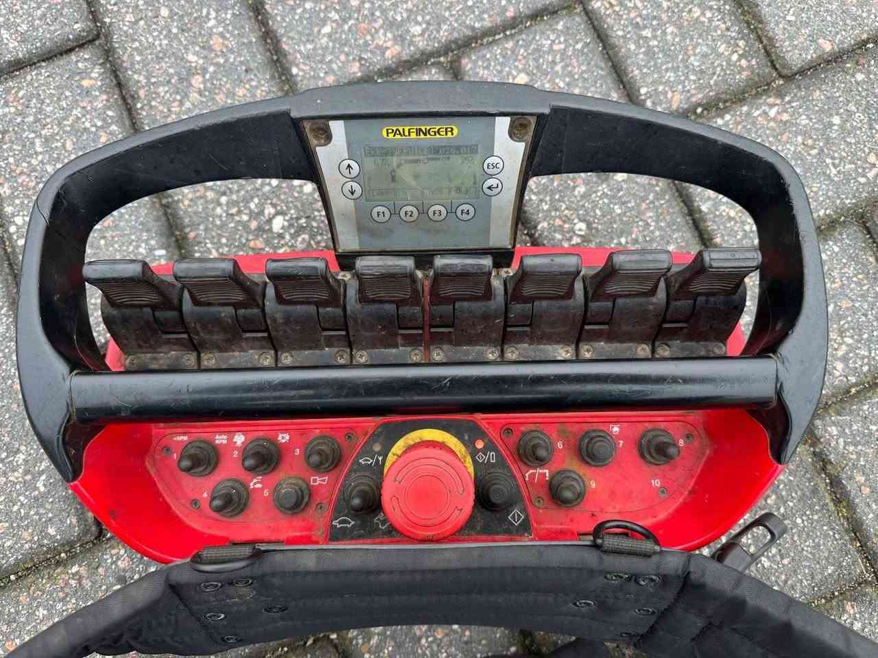 Palfinger رافعة
PK 53002+Flyjib
سنة الصنع 2012
ساعات العمل 5384 
قدرة الرفع 15.600 طن
عدد سلايت 6 × 6
فول سيفتي 
ريمونت كونترول 
مكفول من الفطر واللحيم
السعر 350 ورقة
شامل كمرك ونقل


**إذا كنت صاحب هذا الإعلان وتريد حذفه لأي سبب، رجاءا أرسل رسالة إلى الدعم الفني**