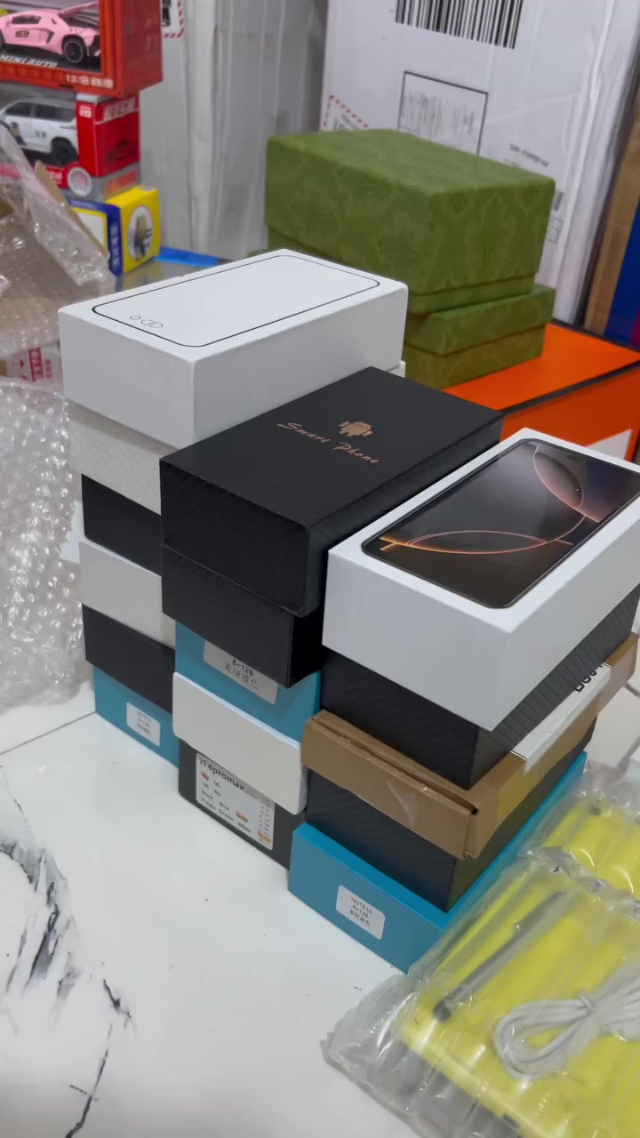 سلام عليكم شلعة اجهزة موبايلات وايبادات تفاصيل كدامكم صيني كوبي العدد الكلي 19 قطعة للتواصل *********** البيع شلع سعرهم مناسب للي على باب الله والله يرزقكم جميعاً😍
