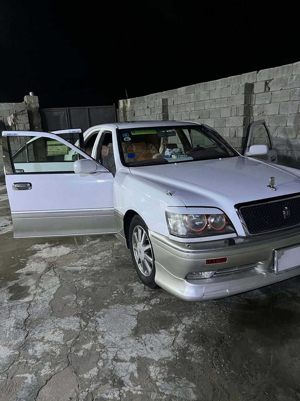 سلام عليكم من رخصة آدمن الكروب
سياره ملكه كراون جديده بمعنه الكلمه موديل 2004 رقم دولي ورقهما مميز حادثها الجاملغ الخلفي بس وصبغ عام الجماليه 
مواصفات 3 دكم 
تبريد ثلج
تخم تاير جديد 
حداديه جديده 
محرك ففتي2500 بلاد 
شاصي 71
غرفتها تخبل 
سنويه جديده 
سياره باسمي مداور ثاني يوم 
مالت الله سياره مال جناي 
السعر 135 وبيها مجال حك الجيه 
ما متواجد عل خاص 
الرقم ***********
