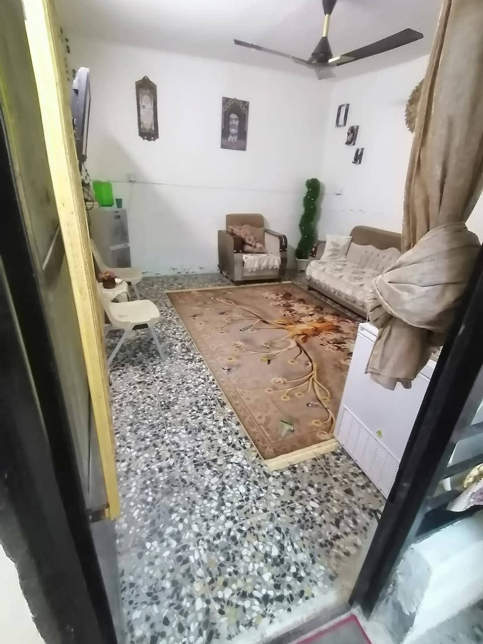 مشتمل للبيع بمنطقة حي الكوفة بشارع الصورة قريب من الاستدارة الاولى السعر50 بي مجال قريب افران ام البنين مابيع قساط اتصال***********
