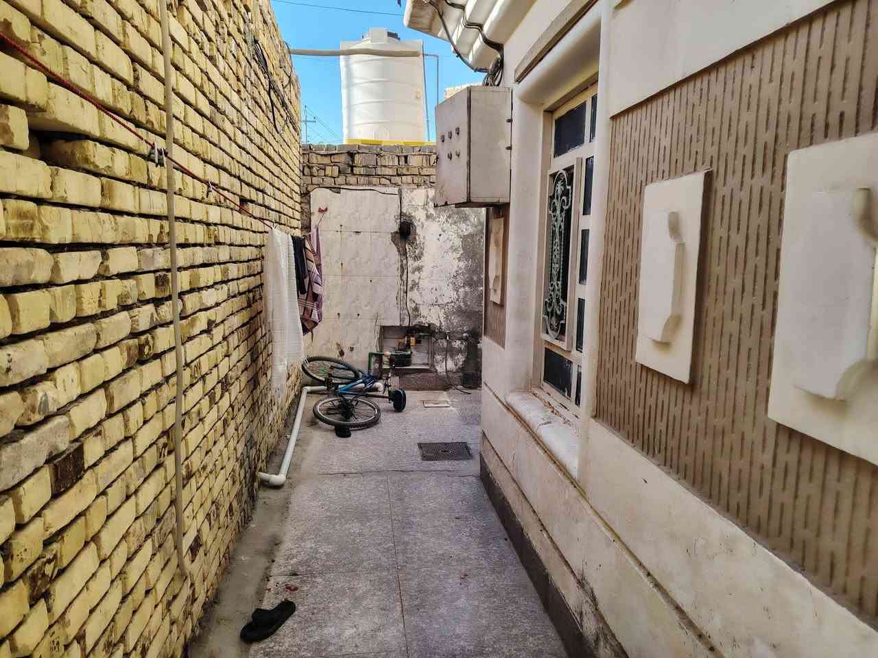 داار للبيع مساحه ٢٠٠م بيه خمس غرف طابقين محلات ٢ الاستفسار ***********
 حي الشهداء قرب جامعه العين على شارع العام  السايدين موقع تجاري سعر الاتصال
