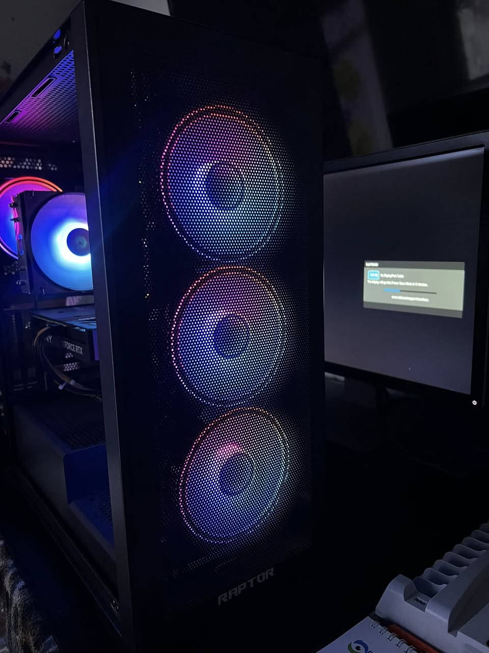 للبيع PC وحش / Gemming / مونتاج / تصميم
• CPU: Intel Core i5-13400F (جيل 13)

 • GPU: NVIDIA GeForce RTX 4070 12GB

 • Motherboard: ASUS B760-PLUS

 • RAM: 32GB DDR5 – 4800MT/s

 • Storage: SSD M.2 NVMe PCIe 4.0 – 500GB

 • OS: Windows 11 Pro – 64bit

 • DirectX: 12

السعر : 950 الف 
العنوان : البصرة 
واتساب : *********** 
تصال : ***********
