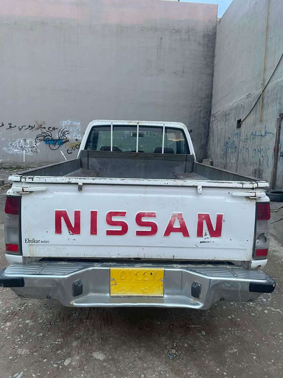 پیکەب نیسان ٢٠٠٨ فەلاحی 
سیارەکە بێ سبغە بەس هەندەک جێی سبوغی هەردایە و قەپ و قۆپی لەرسمەکاندا دیارە
سەنەوی بەسەرچوە
مەکینەی بنی کرایتەوە سەرف و بوخاری نیە بوشەرت
گێڕی بەشەرت
*********** أربيل, العراق
