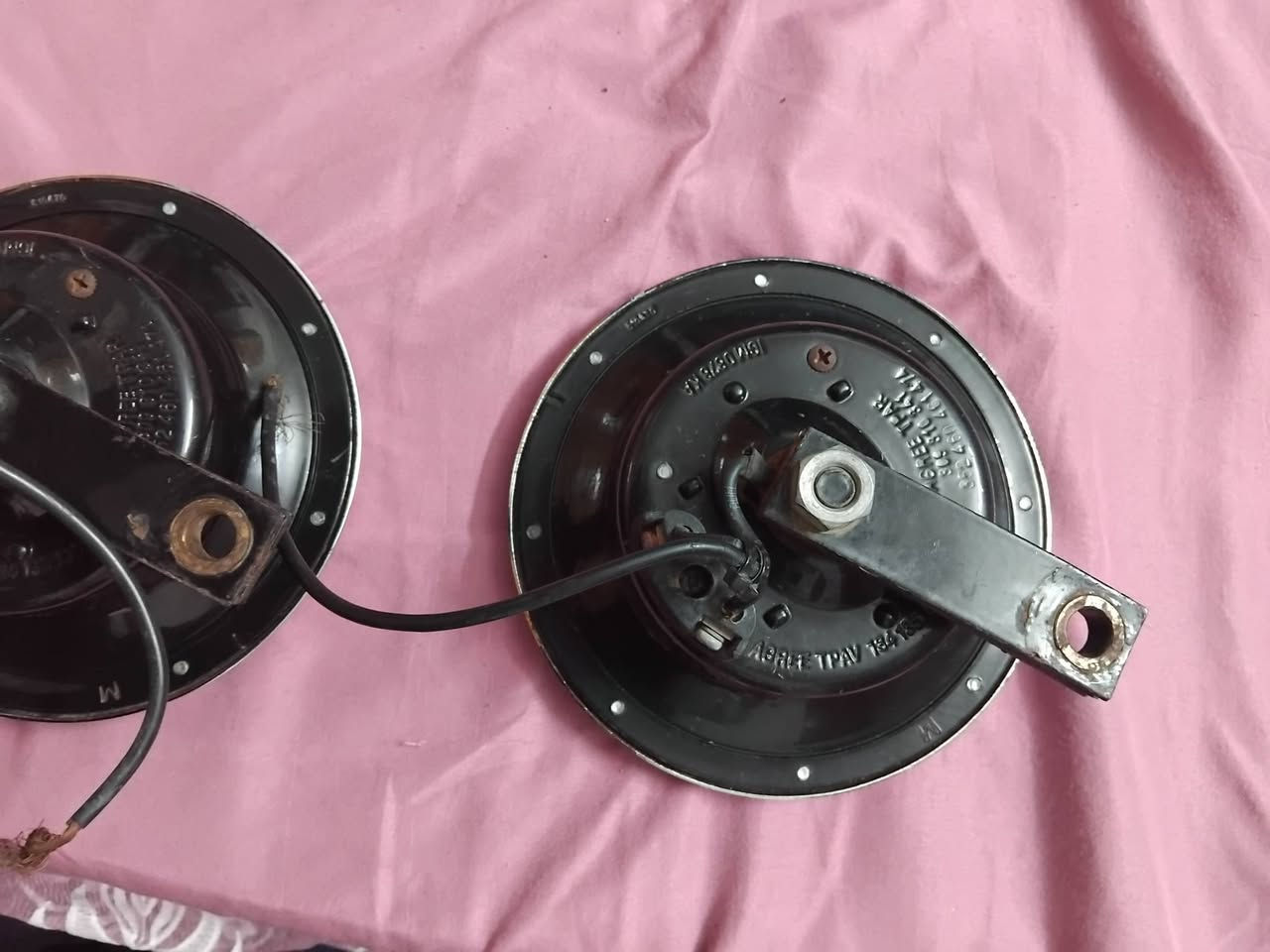 سلام عليكم هورن بوش يراني يل بيع حرف M جديدات سعر 300بيهن مجال ***********
