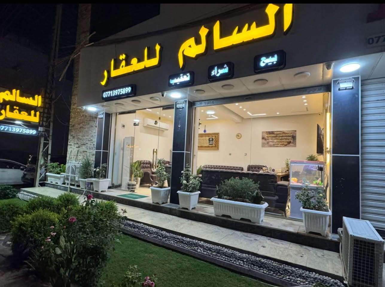 🏛️للبيع بنايه تجاريه درجه اولى
🧱( سند مستقل )
 💸الوارد الفعلي (6/000/000)

📍الموقع -حي البنوك محله 319  
📐المساحه الكليه 150 متر ( ركن )

➡️الواجهه.        15  متر
↔️النزال.           10 متر

🚪تحتوي على 5 محلات + 4 شقق تجاري

💥السالم للعقار 💥
📞للاستفسار:
***********
