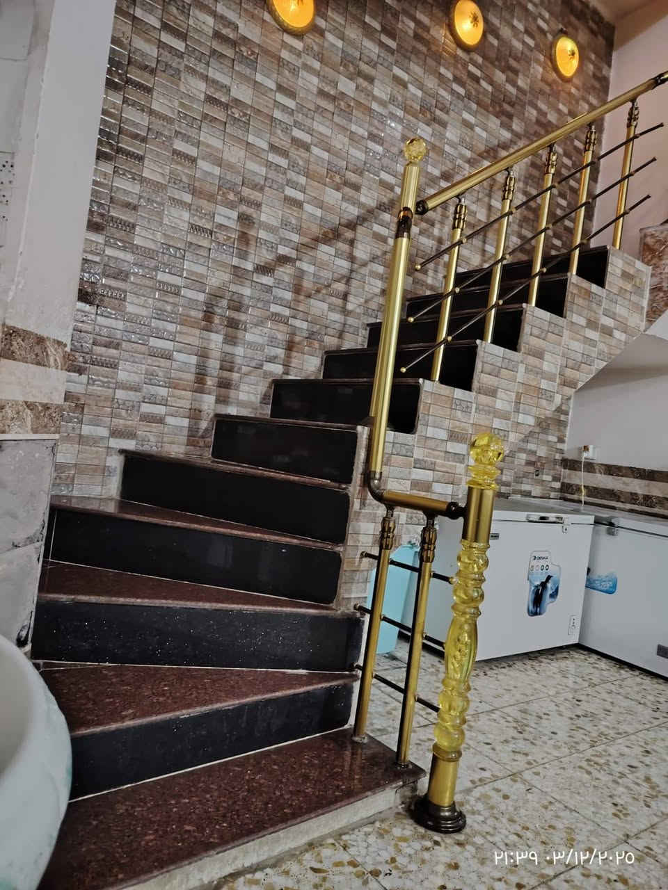 السلام عليكم ..
بيت للبيع مساحة 150 متر بناء حديث يحتوي على 4 غرف نوم استقبال..  صاله عدد 2 ..  مطبخ .. صحيات عدد 4 
العنوان قضاء الحر / الحي العسكري رابع بيت عن الشارع العام  
للاستفسار ***********
