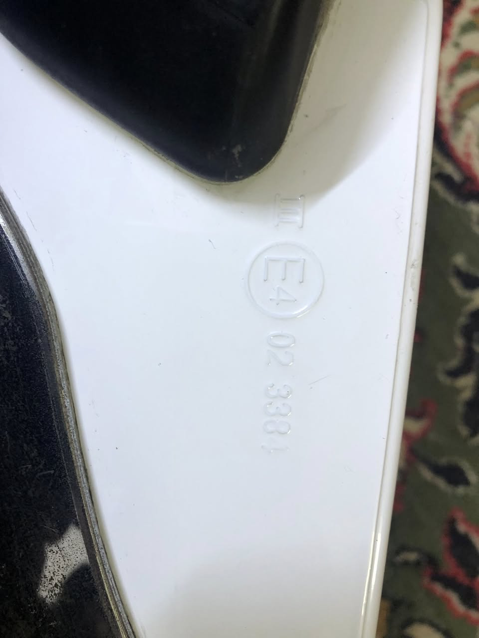 السلام عليكم
زوج امرايات مال نيفاره 
اليسره اصليه اليمنه تجاريه بس نوعيه زينه 
ترهم على اي نيفاره 
***********
