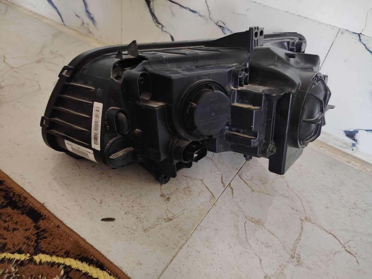 السلام عليكم لايت أوباما للبيع بي كسر بسيط واضح بصوره *********** اصلي مال تفصيخ موديل 23
