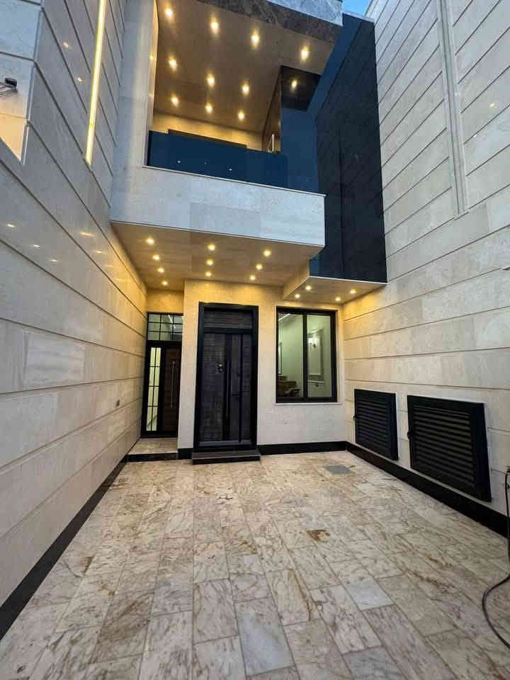 دار للبيع
المساحه ١٥٠متر
الابعاد ٥في ٣٠ متر
الموقع البنوك مربع الكنيسه
زقاق ٨
فرع ١٥متر ورصيف٤متر
يحتوي على
٤غرف نوم سويتات
استقبال ومطبخ وصاله
واجه مرمر ارضيات مرمر
بناءحديث درجه اولى
بناء ٢٠٢٥ غير مسكون
للإستفسار الاتصال *********** ***********
شركه كل العرب للوساطه العقاريه
شركه للاستثمار العقارات والمقاولات
البنوك شارع الكنيسه مجاور روضه البنوك
توجد عروض أخرى
