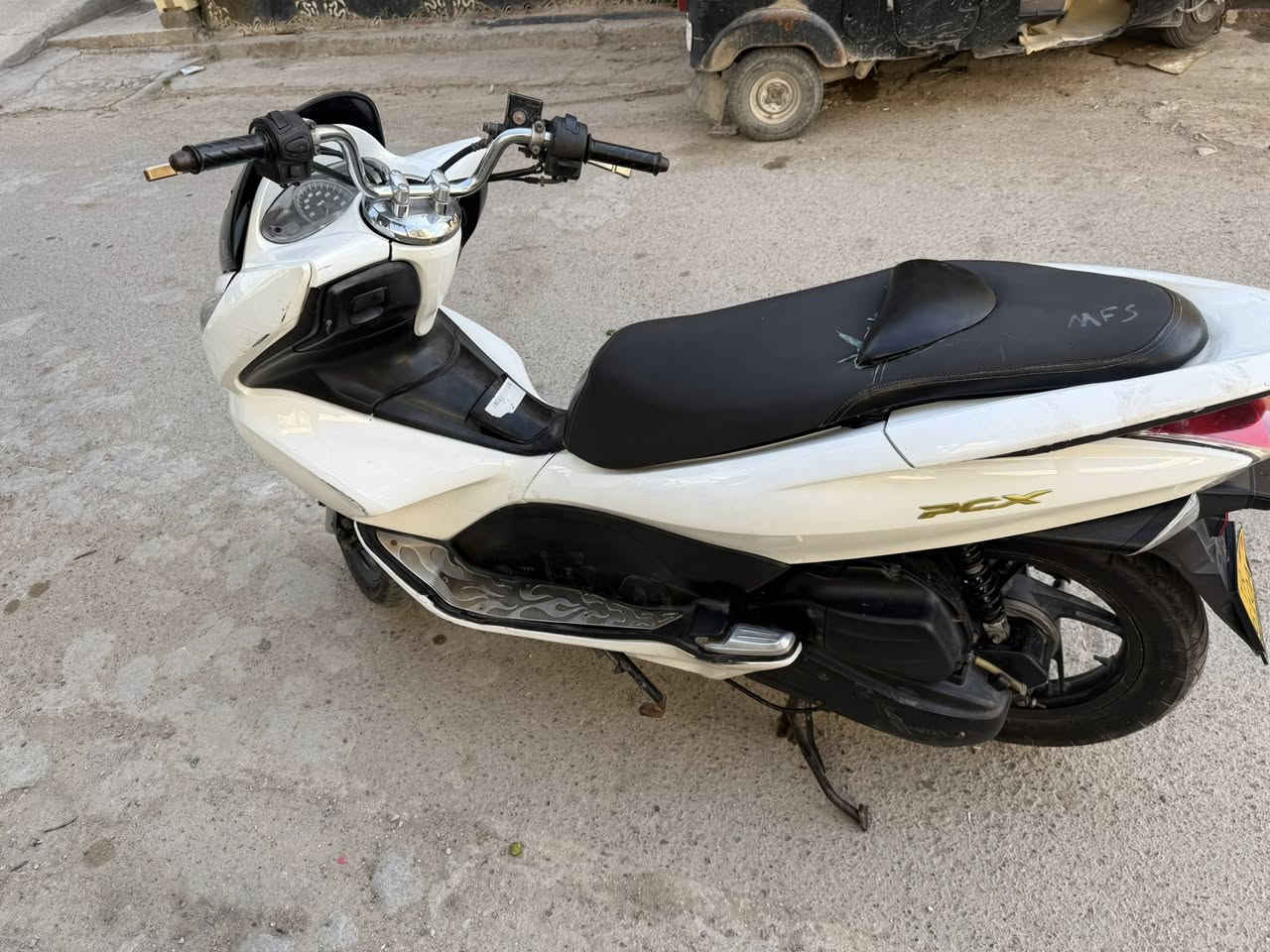 سلام عليكم بي سي اكس دراجه مكينه حلوه كلها شغاله بيها نقوصات بسيطه جيل الاول يباني مكانها بغداد الشعله السعر 850بيها مجال بسيط رقمي ***********
