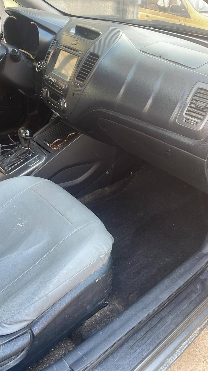 السلام عليكم
كيا فورتي 2014 وارد امريكي فول مواصفات 1/1 رقم بغداد سنوية بأسمي تحويل مباشر 
كامرة وتحكمات ستيرن وشفتات گير بالستيرن وهواي مواصفات 
مصبوغة عام 
السيارة جاهزة من الرقم للرقم ربع متصرف عليهة ربع 
مكان السيارة بغداد 
رقمي /*********** 
السعر 80$
