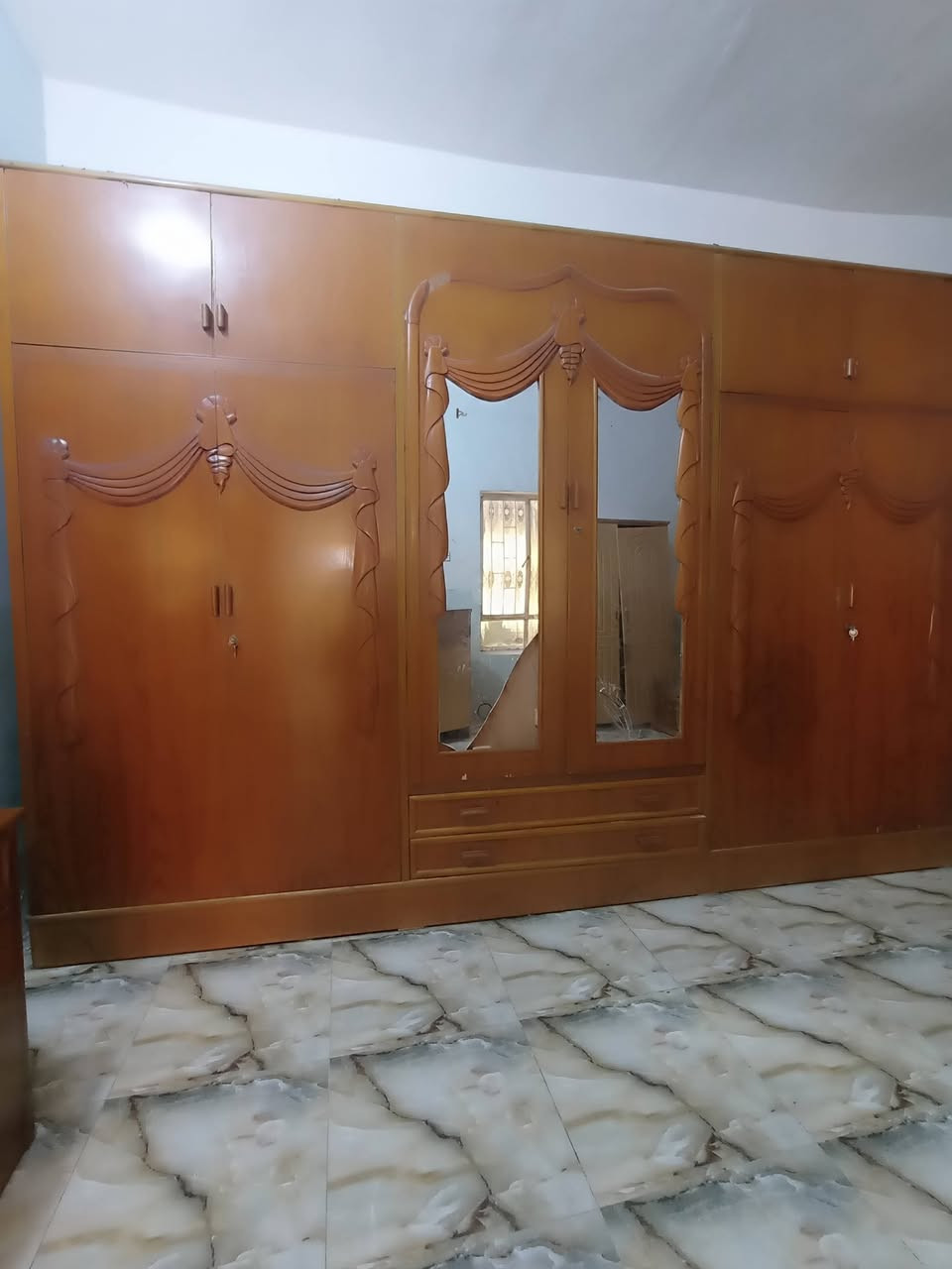 غرف نوم نظيفة جداً بلاش مستعجل للبيع سعر 800 هاتف *********** مكان حله شارع 40
