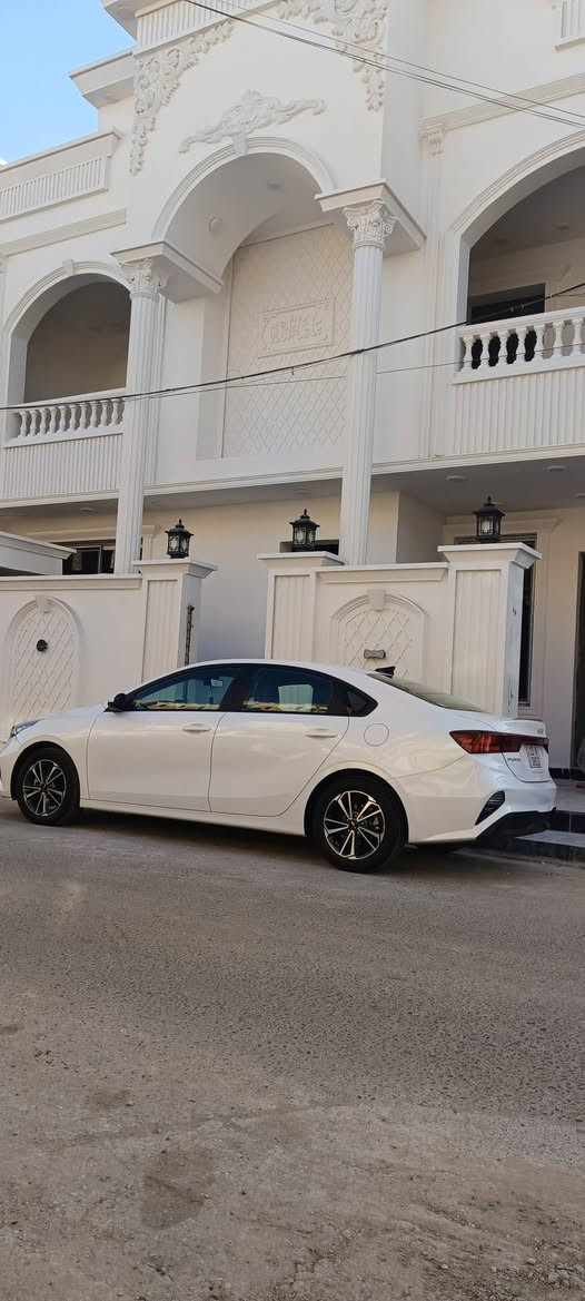 السلام عليكم 
كيا فورتي موديل 22

محرك 2000 دوش 

رقم بغداد الانكليزي الجديد

رايدها ب $135
العنوان بغداد
 واتساب ***********
