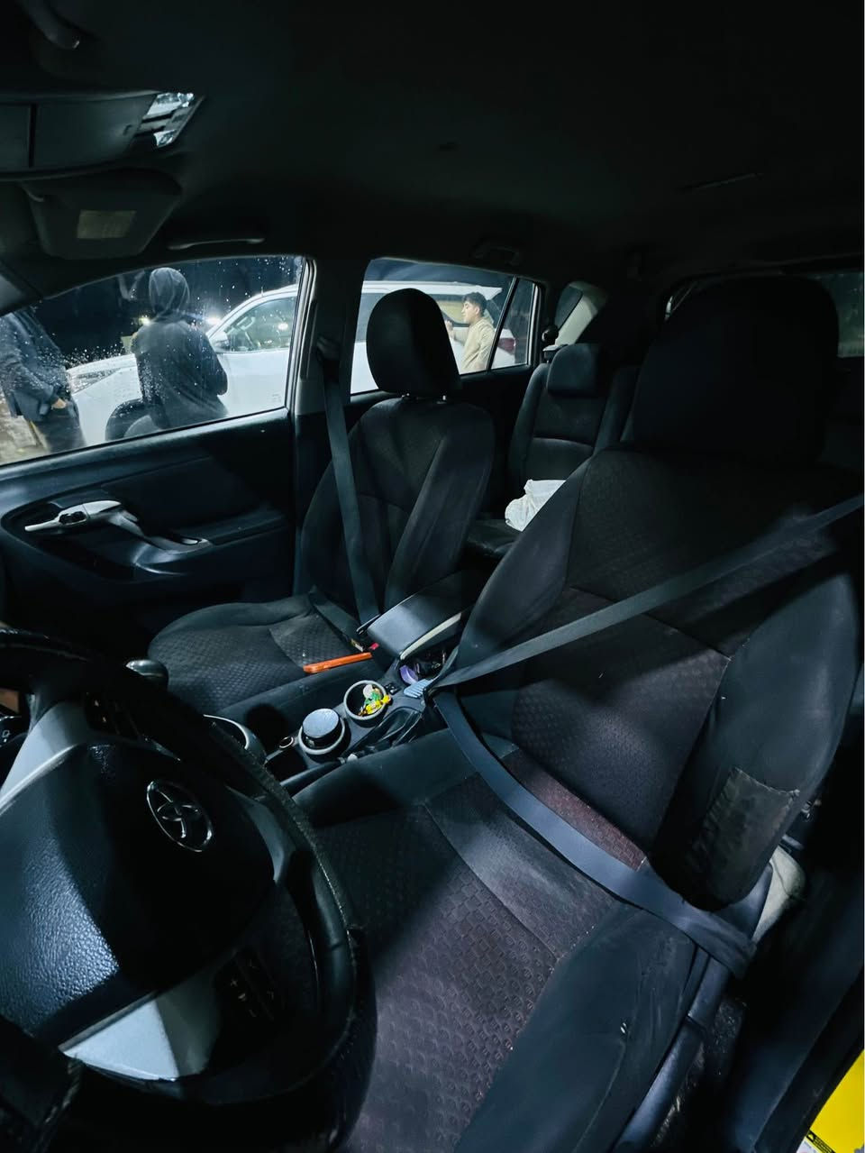 تويوتا يارس موديل ٢٠١١  لون رصاصي رقم بصره موجوده بغداد السياره 
سياره مكفوله كفاله عامه  فقط جاملغ عكس  السايق بي شبر 
مكينه بيها خيط تبخير خفيف  
سياره خير من الله تبريد ثلج نقوصات خفيفه بيها 
سعرها ٧٥ وبيها مجال حگ الجيه 
للتواصل واتساب *********** بغداد, العراق
