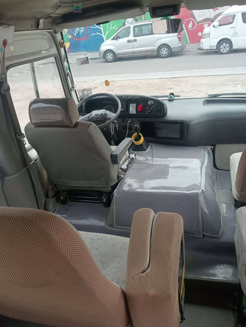 السلام عليكم كوستر للبيع مديل 2014مكينه كير اكسل كفاله تخم تاير تبريد صبغ بجم والصفحه الكصيره يم الدكمه وصفحه العبري وره الدبل بل ربع والباغي كفاله عامه رقم بصره إنكليزي بسمي السعر 325وبيها مجال قليل مكلف بل نشر رقم راعيها ***********
